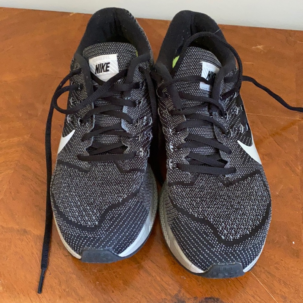 Barely worn Nike Running Shoes 9.5